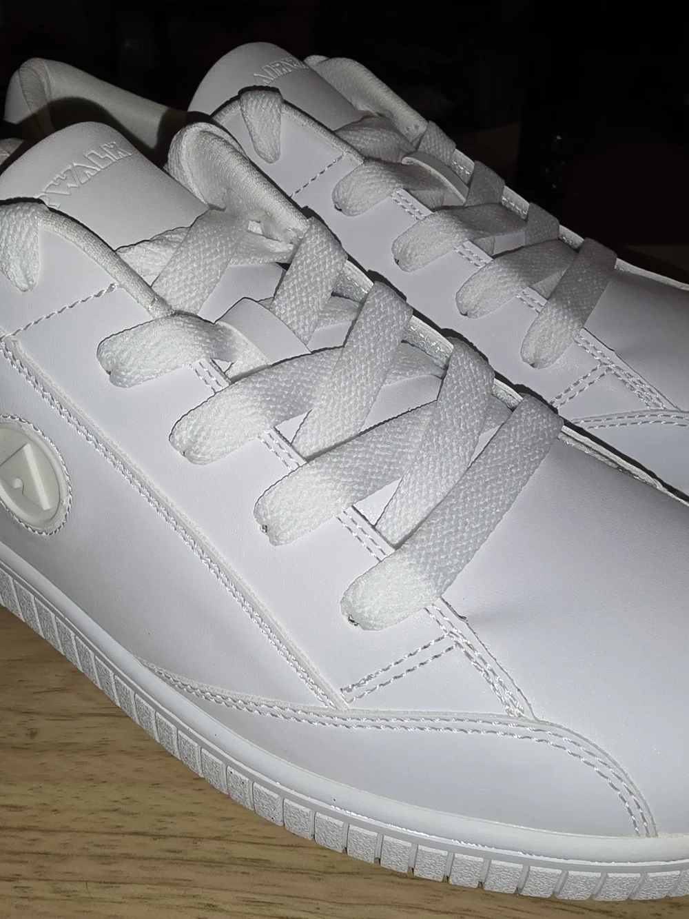 Airwalk WHITE/WHITE Men's Size 10.5 BRAND NEW/SKATE/CASUAL/IDEAL FOR ALL ATTIRES